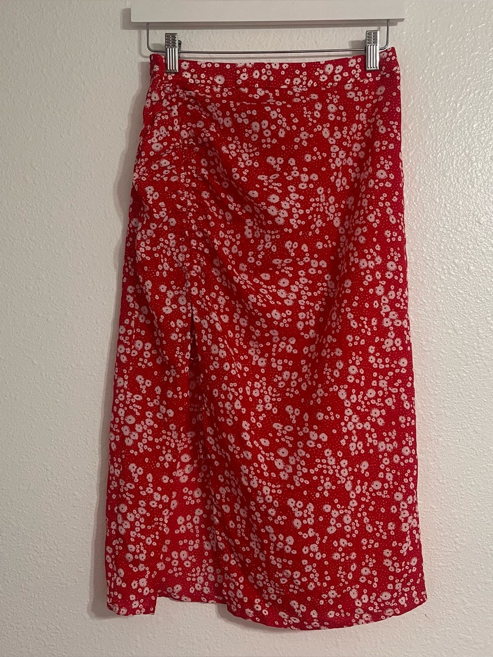 SHEIN Red Floral Midi Skirt with White Daisy Print Sz Small